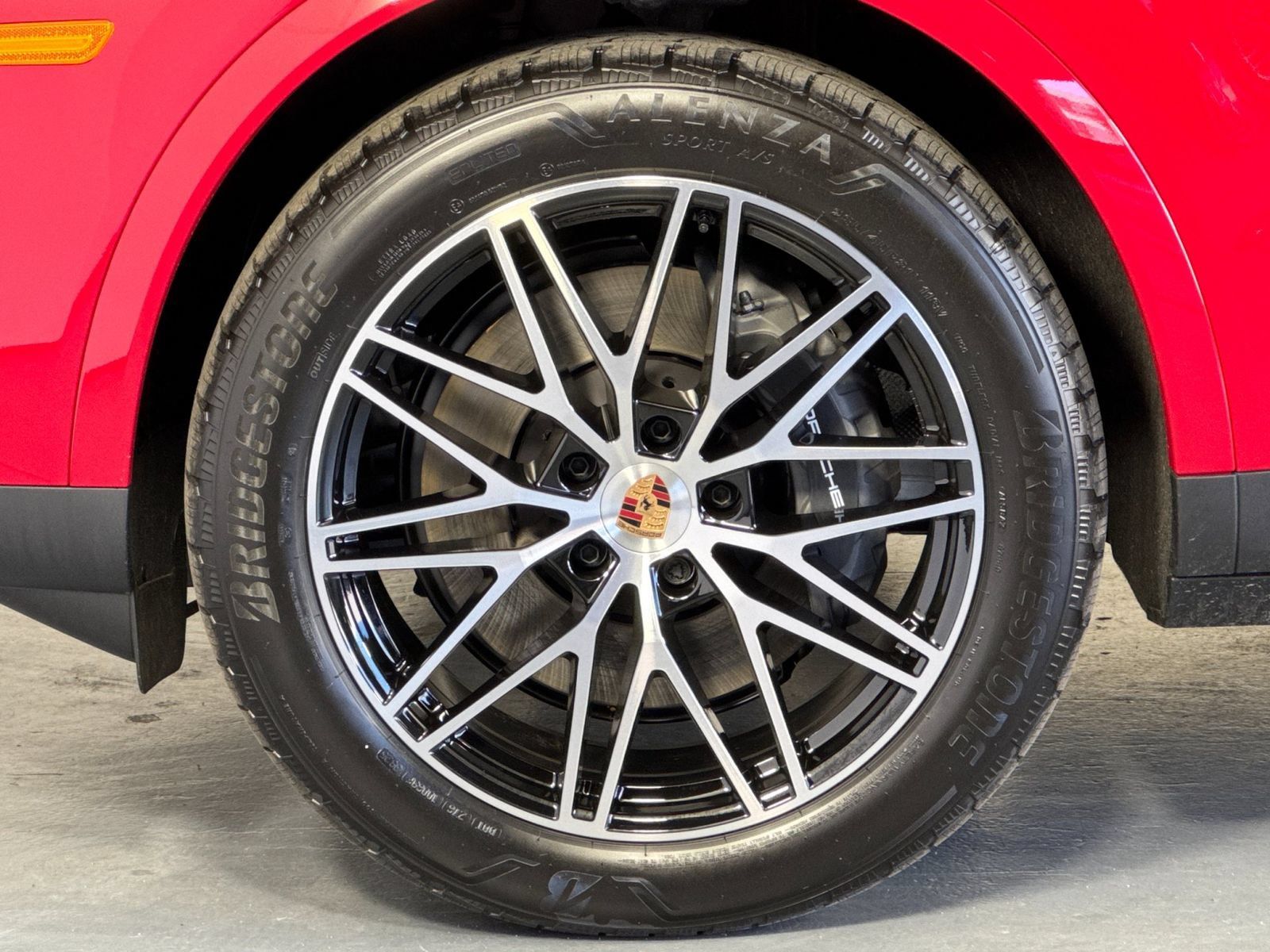 Certified 2026 Porsche Cayenne AWD/4WD image 34