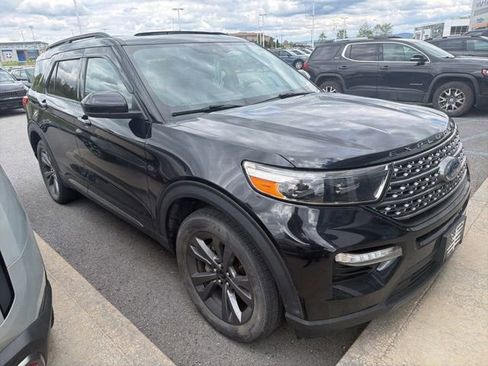 Used 2022 Ford Explorer XLT w/ Equipment Group 202A AWD/4WD image 2
