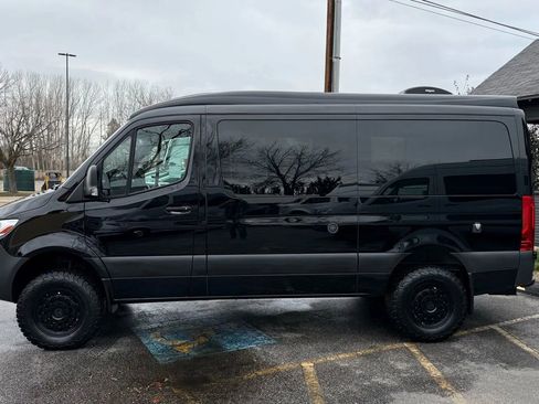 Used 2020 Mercedes-Benz Sprinter 2500 w/ Driver Convenience Package image 17