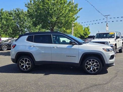 Used 2025 Jeep Compass Limited AWD/4WD image 3