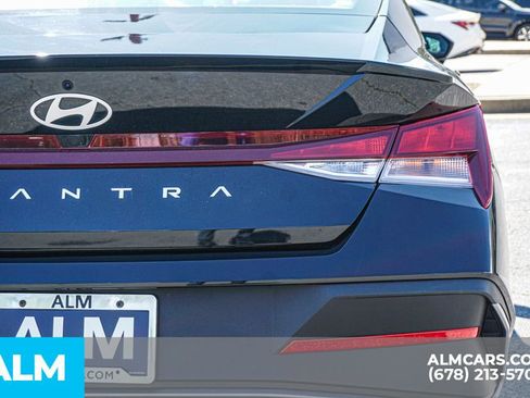 Used 2025 Hyundai Elantra Sport image 13