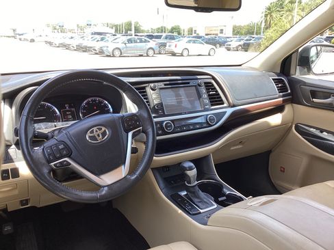 Used 2014 Toyota Highlander Limited Platinum AWD/4WD image 15