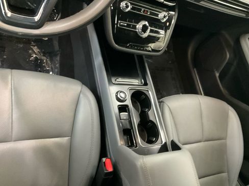 Used 2022 Lincoln Corsair AWD w/ Premium Package image 11