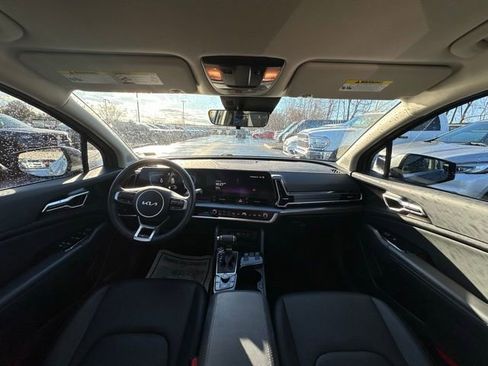 Used 2025 Kia Sportage EX image 2