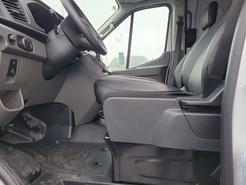 New 2025 Ford Transit 250 148 Medium Roof image 16