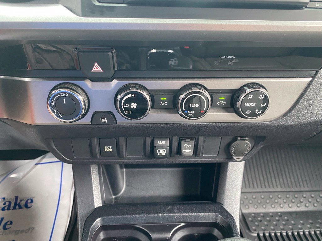Used 2018 Toyota Tacoma SR5 AWD/4WD image 23