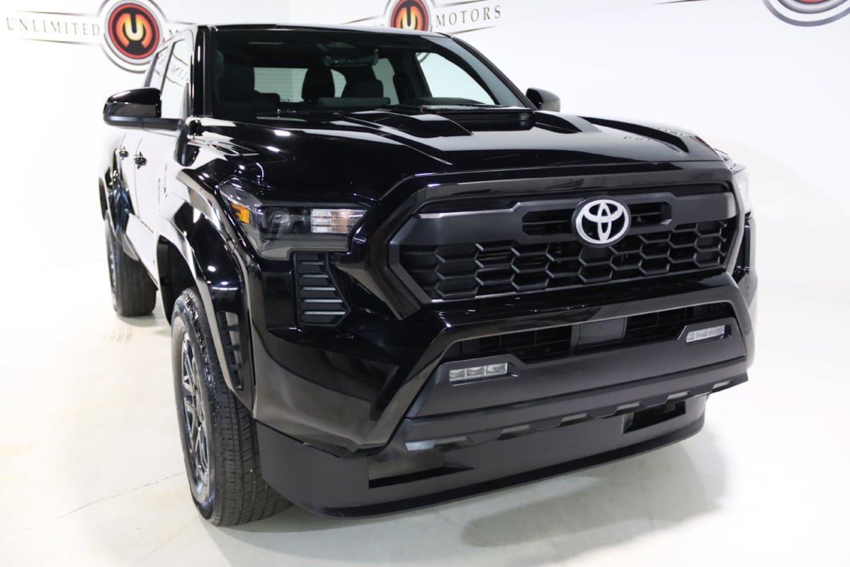 Used 2024 Toyota Tacoma TRD Sport AWD/4WD image 17