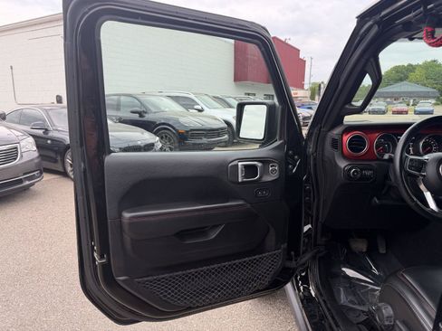 Used 2018 Jeep Wrangler Unlimited Rubicon AWD/4WD image 11