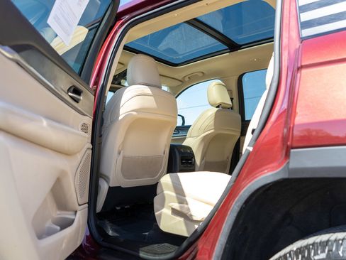 Used 2021 Jeep Grand Cherokee L Limited AWD/4WD image 30