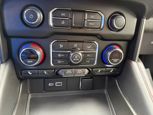 Used 2022 Chevrolet Suburban RST w/ Sport Performance Package RWD image 11
