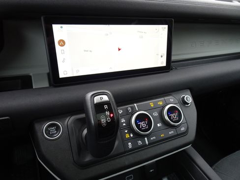 Used 2020 Land Rover Defender 110 First Edition image 3