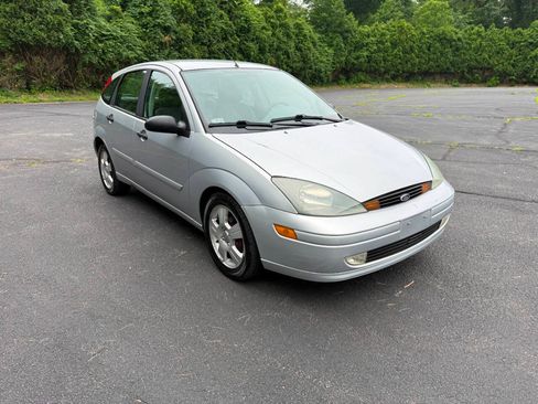 Used 2004 Ford Focus ZX5 Hatchback FWD image 4