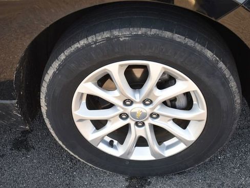 Used 2019 Chevrolet Equinox LT w/ Sun & Navigation Package image 11