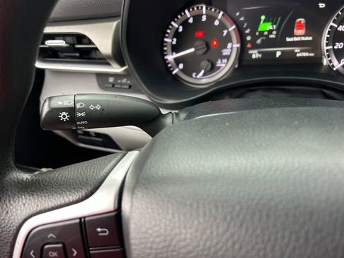 Used 2023 Toyota Highlander L image 16