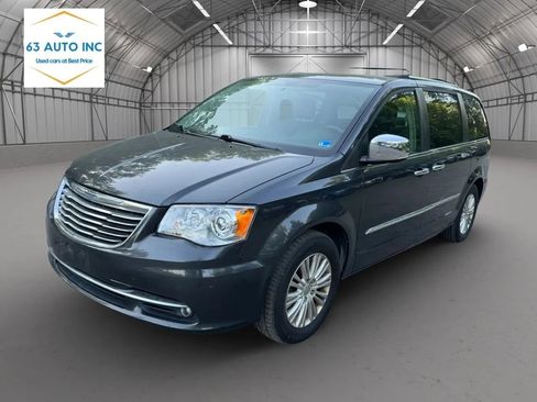 Used 2012 Chrysler Town & Country Limited w/ Luxury Group FWD image 1