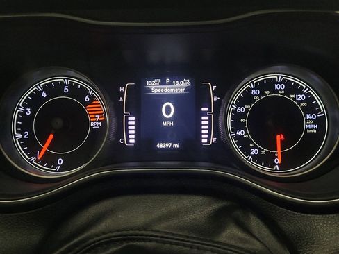 Used 2019 Jeep Cherokee Latitude w/ Popular Appearance Group FWD image 23