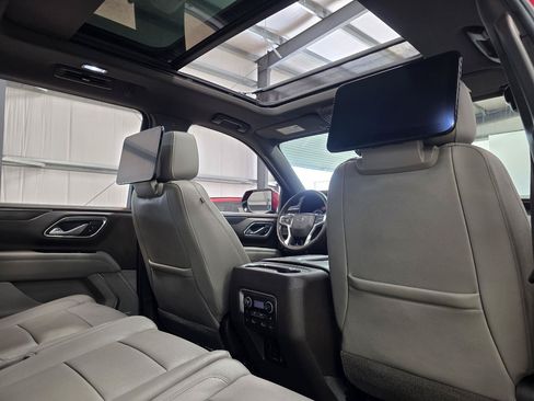Used 2021 Chevrolet Suburban Z71 w/ Z71 Signature Package AWD/4WD image 30