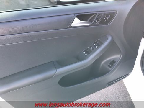 Used 2013 Volkswagen Jetta S image 8