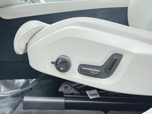 Used 2023 Volvo XC60 B5 Ultimate w/ Climate Package image 14