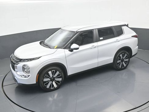 New 2026 Mitsubishi Outlander SE image 56