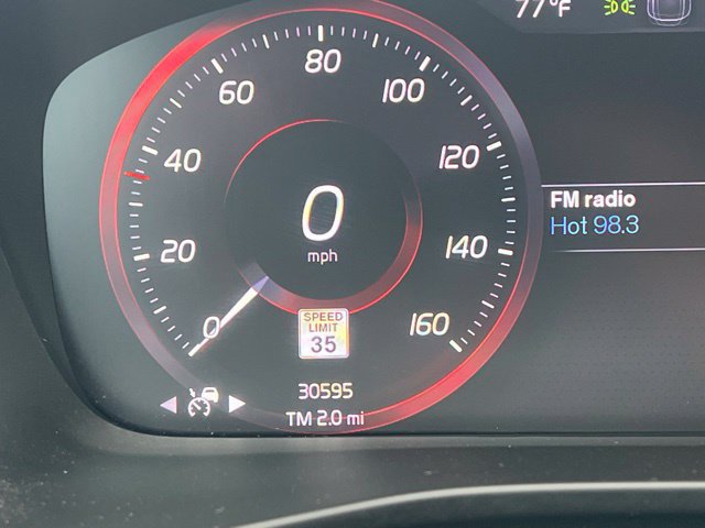 Used 2020 Volvo XC40 T4 Momentum FWD image 9