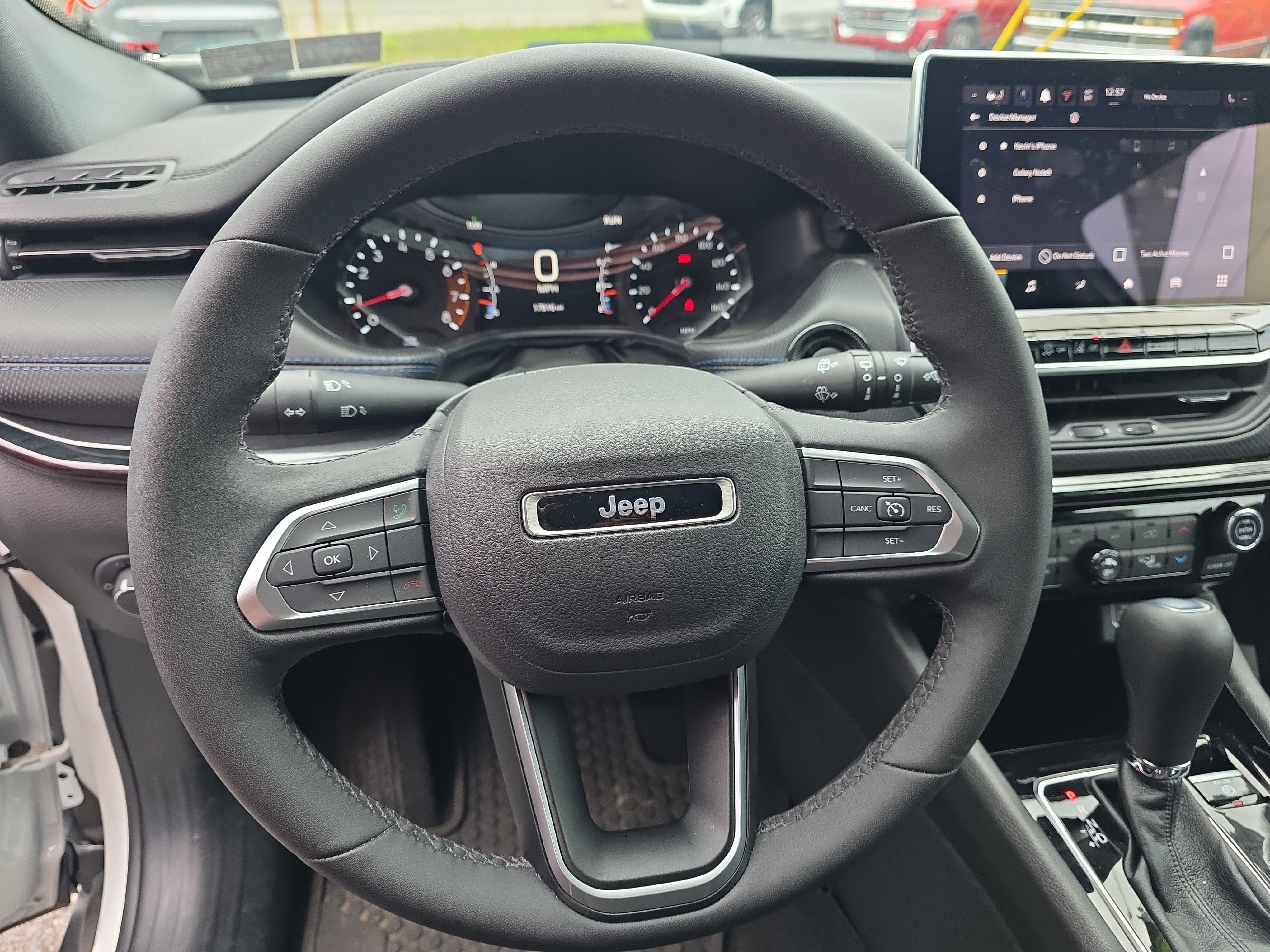Used 2025 Jeep Compass Latitude w/ Convenience Group AWD/4WD image 18