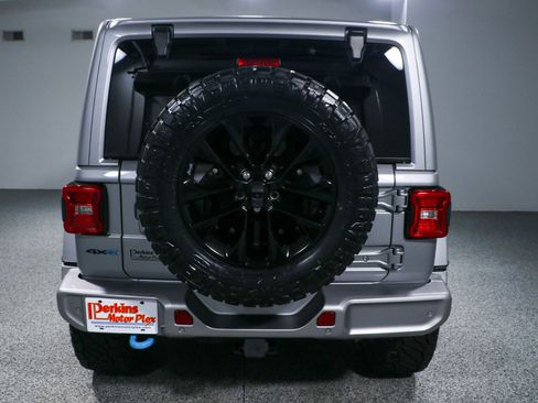 Used 2021 Jeep Wrangler Unlimited Sahara image 9