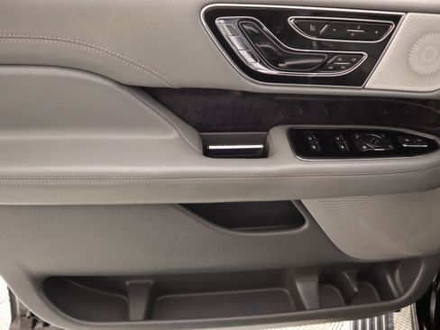 Used 2020 Lincoln Navigator Reserve w/ Luxury Package image 18