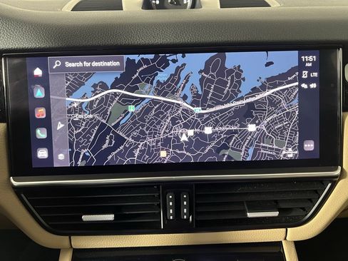 Certified 2022 Porsche Cayenne Platinum Edition w/ Premium Package Plus image 33