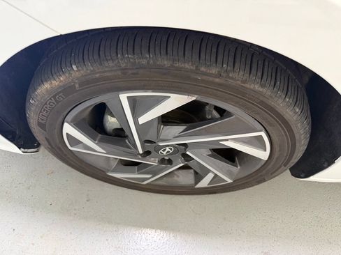 Used 2025 Hyundai Elantra SEL FWD image 7