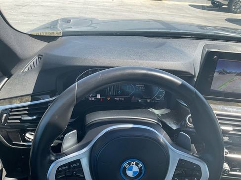 Used 2022 BMW 530e w/ M Sport Package image 26