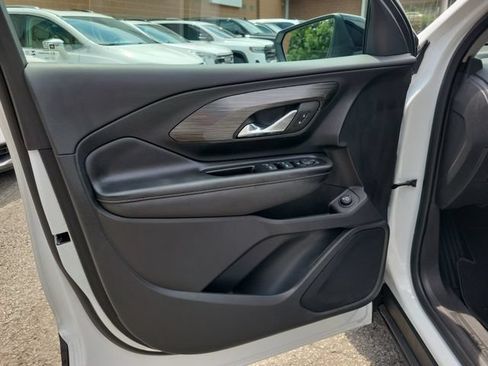 Used 2023 GMC Terrain SLE w/ Driver Convenience Package FWD image 15