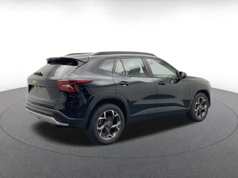 Used 2025 Chevrolet Trax LT FWD image 7