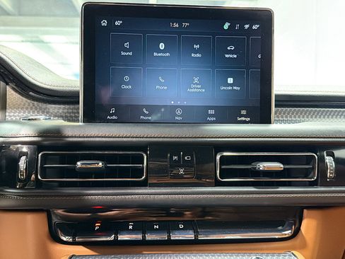 Used 2024 Lincoln Aviator Black Label w/ Class IV Trailer Tow Package image 29