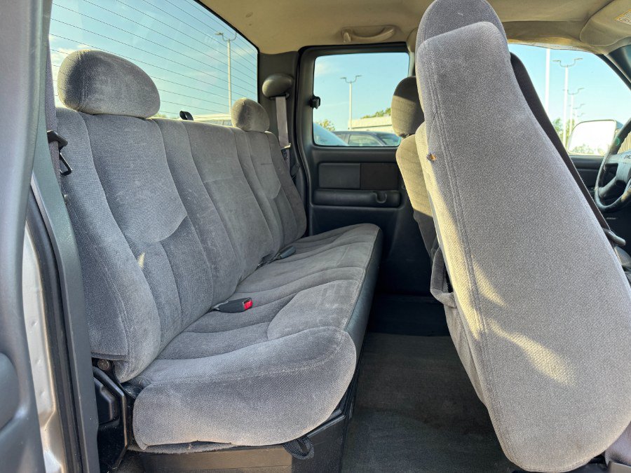 Used 2004 GMC Sierra 3500 SLE w/ Heavy-Duty Power Package AWD/4WD image 16
