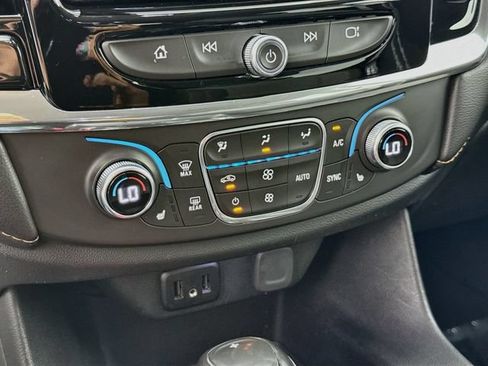 Used 2020 Chevrolet Traverse LT FWD image 15
