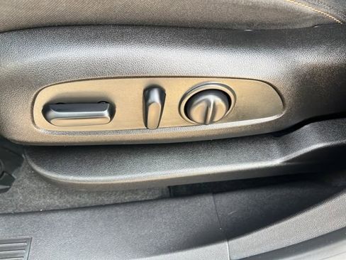 Used 2019 Chevrolet Equinox LT image 12