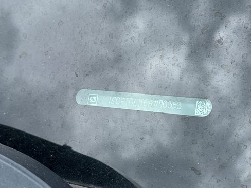 Used 2024 Chevrolet Colorado Z71 w/ LPO, Dark Essentials Package image 2