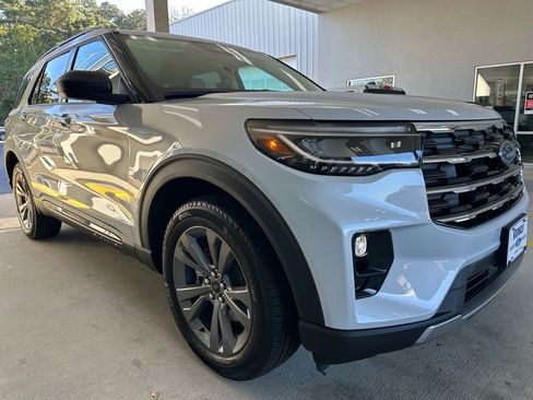 New 2026 Ford Explorer Active w/ Active Comfort Package image 6