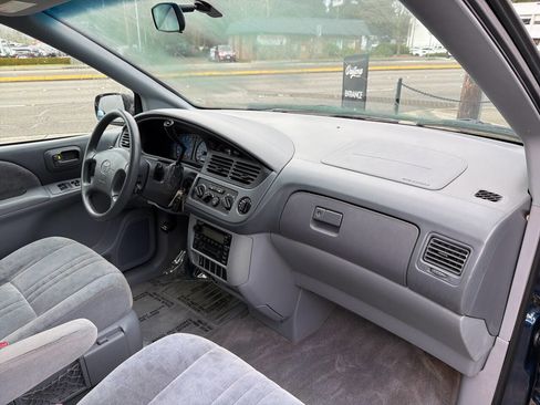 Used 2001 Toyota Sienna LE image 18