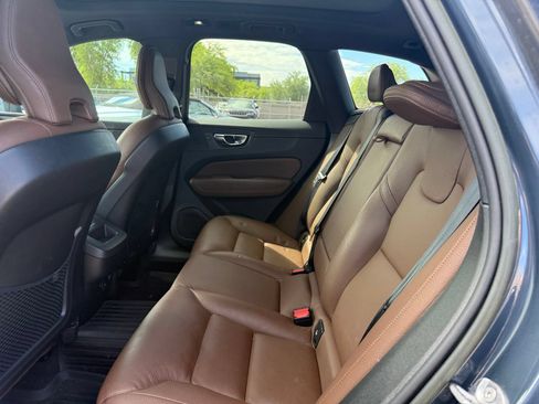 Used 2022 Volvo XC60 B5 Momentum w/ Advanced Package AWD/4WD image 10