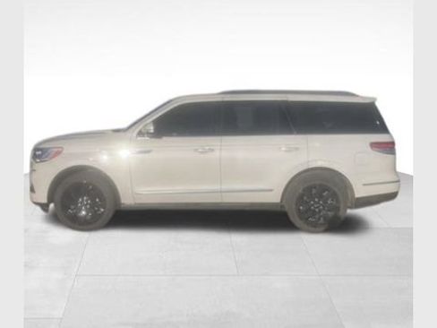 Used 2024 Lincoln Navigator Reserve image 1