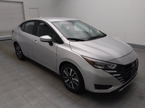 Used 2025 Nissan Versa SV FWD image 13