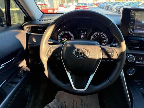 Used 2022 Toyota Venza LE image 13