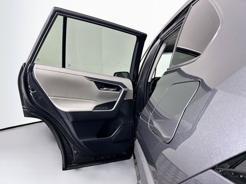 Used 2025 Toyota RAV4 XLE w/ Convenience Package FWD image 26