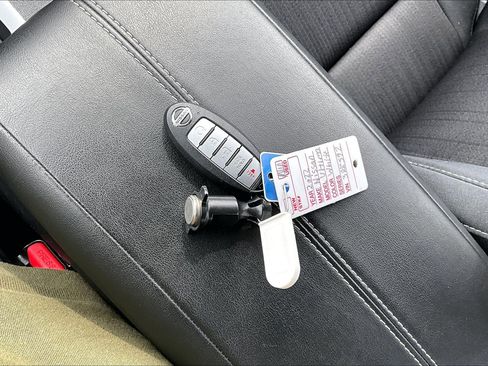 Used 2022 Nissan Altima 2.5 S FWD image 12