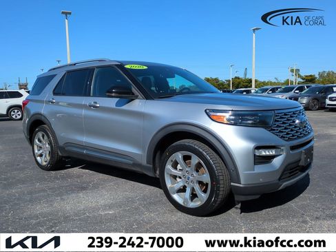 Used 2020 Ford Explorer Platinum w/ Premium Technology Package image 2