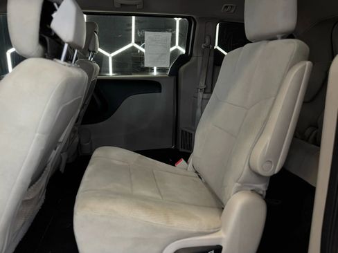 Used 2012 Dodge Grand Caravan SXT FWD image 21