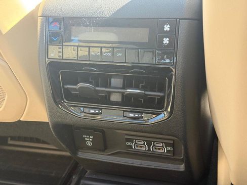 Used 2021 Jeep Grand Cherokee L Limited AWD/4WD image 17