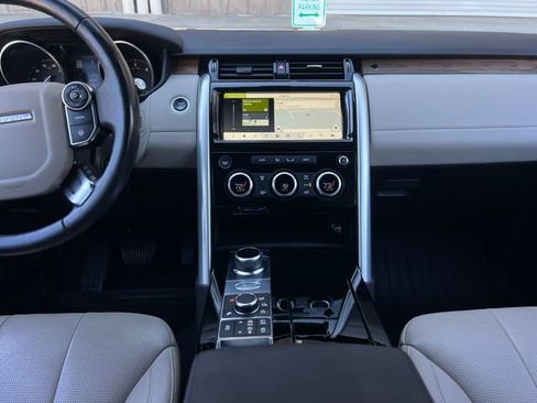 Used 2017 Land Rover Discovery HSE image 17